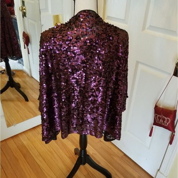 GLAM BLACK CHERRY SEQUIN CAPE - Picture 2 of 6
